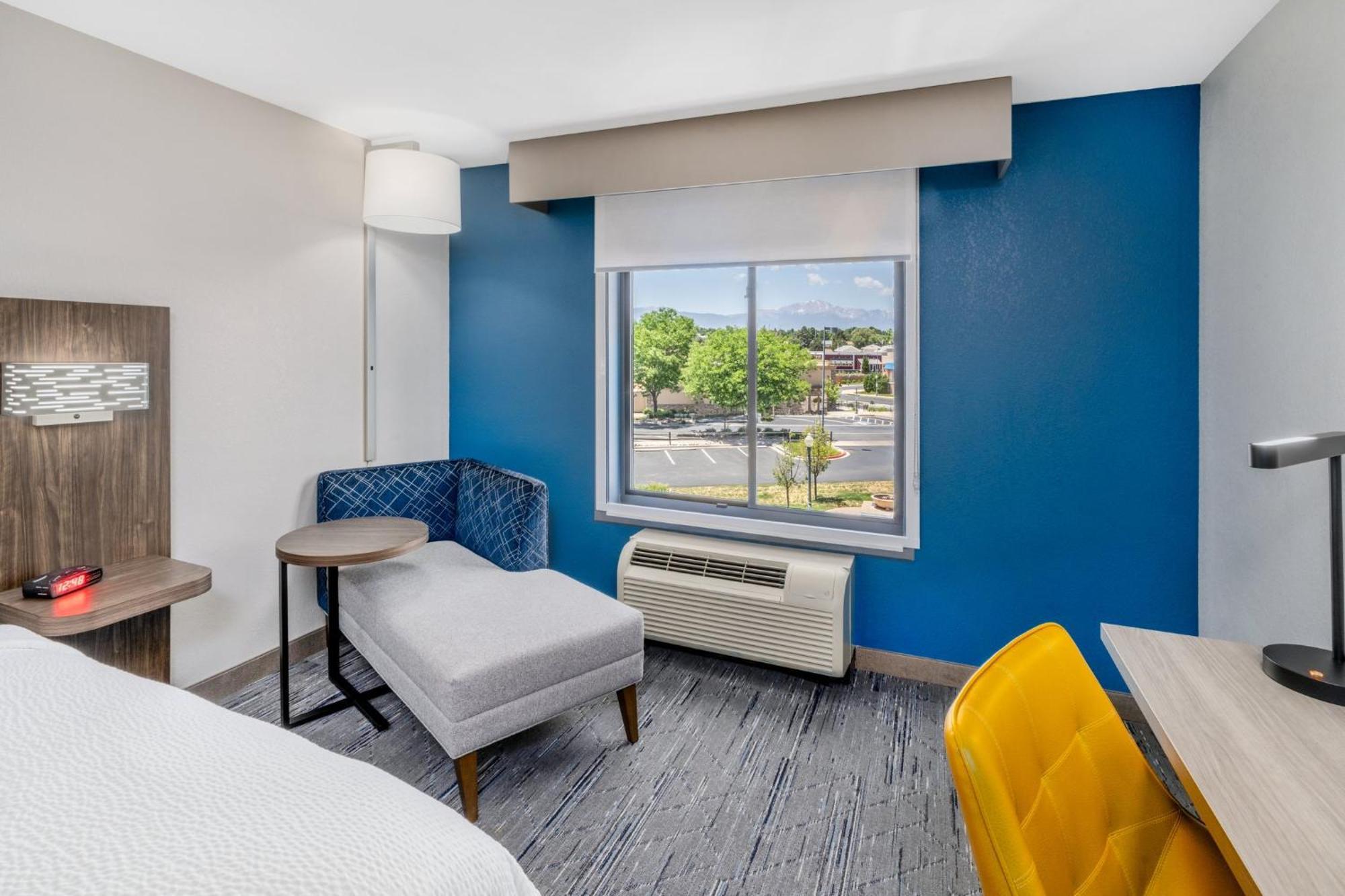 Holiday Inn Express - Colorado Springs - First & Main By Ihg Exterior photo